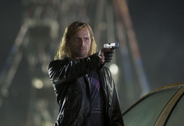 Кадр из фильма &laquo;Медальон&raquo;